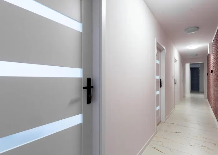 Centrum2a Prochnika 21 *